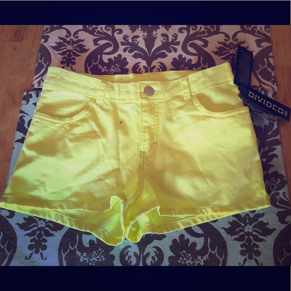 New! Divided by H&M shorts size 6!